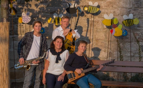 _images/THE_smALL_STARS_Bandfoto_2018-10-03_500x308.jpg
